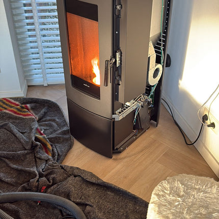 Jaarlijks Pelletkachel Onderhoud + Vegen